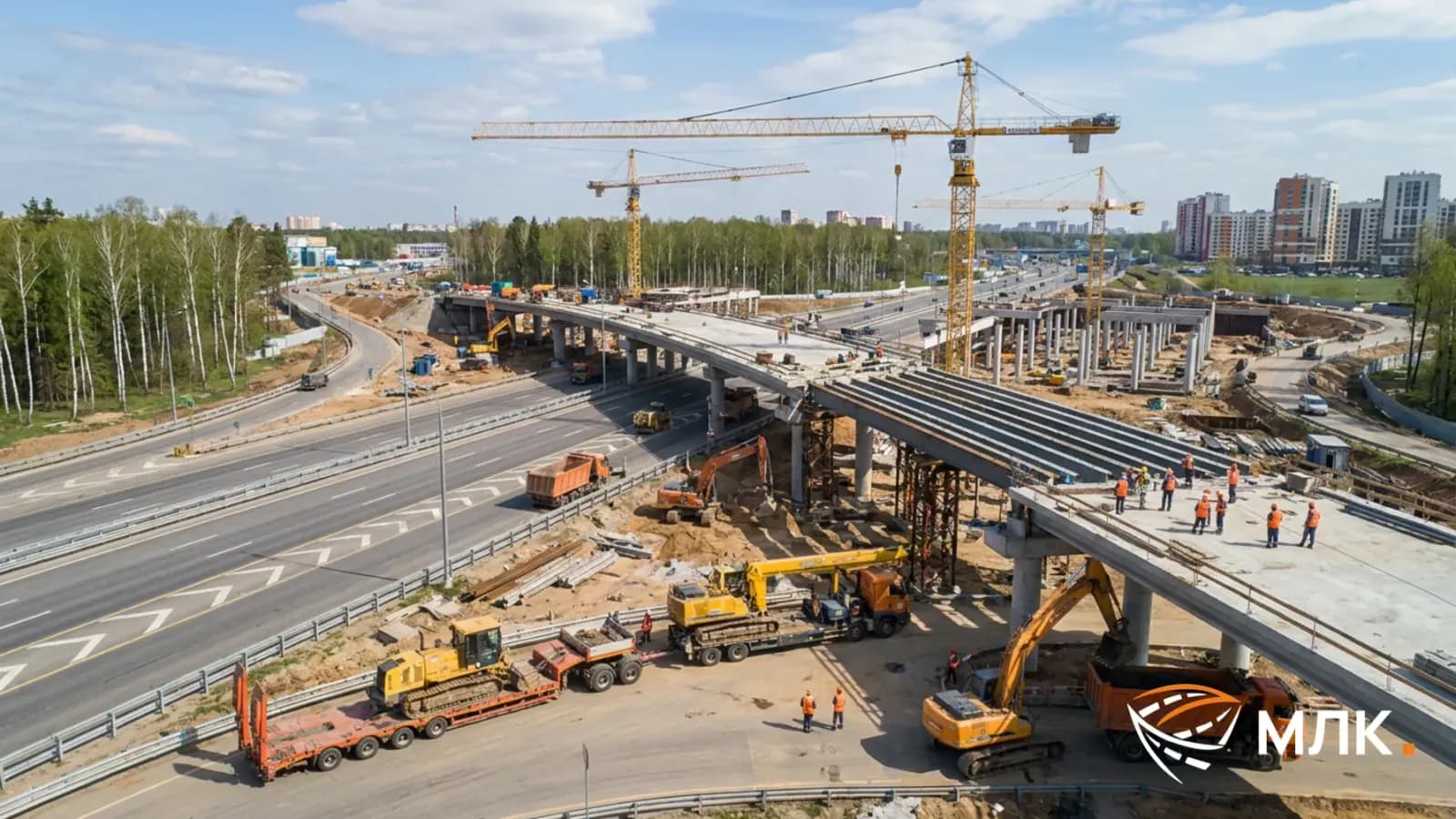 Аренда тралов для спецтехники в Москве и МО: правила и цены негабаритных перевозок