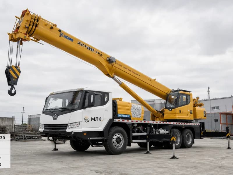 Автокран XCMG 25 т (вылет 41 м)