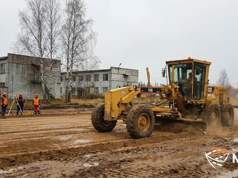 Выравнивание участка автогрейдером CAT 140