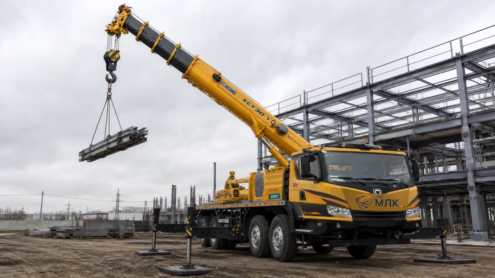 Автокран XCMG 30 т (вылет 41 м)