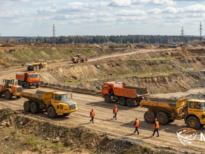 Аренда экскаватора для стеснённых площадок в Москве: как выбрать модель и не переплатить